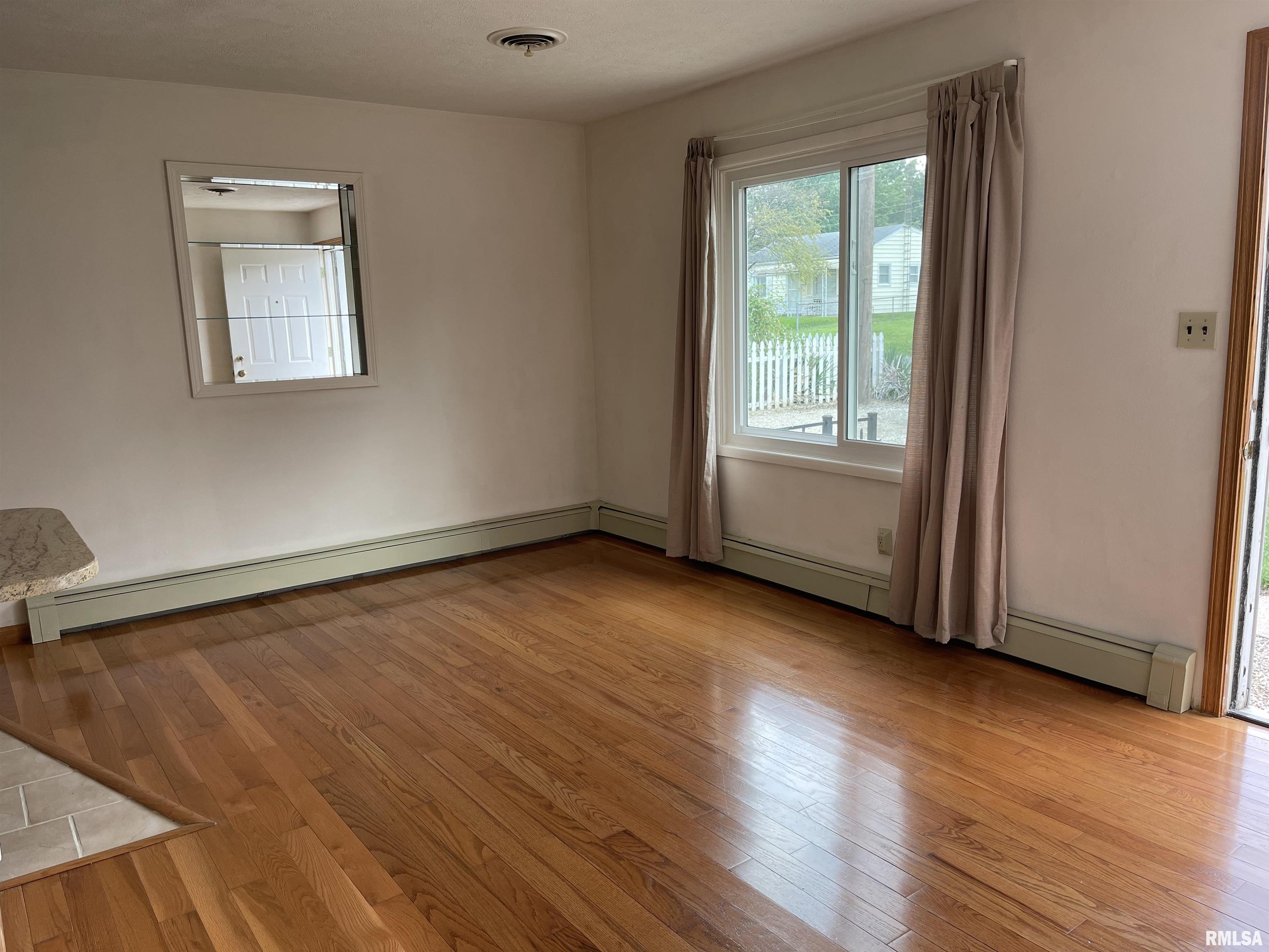 43 Lilac Lane Springfield, IL 62702 - Photo 2 of 11 Gallery Image 2