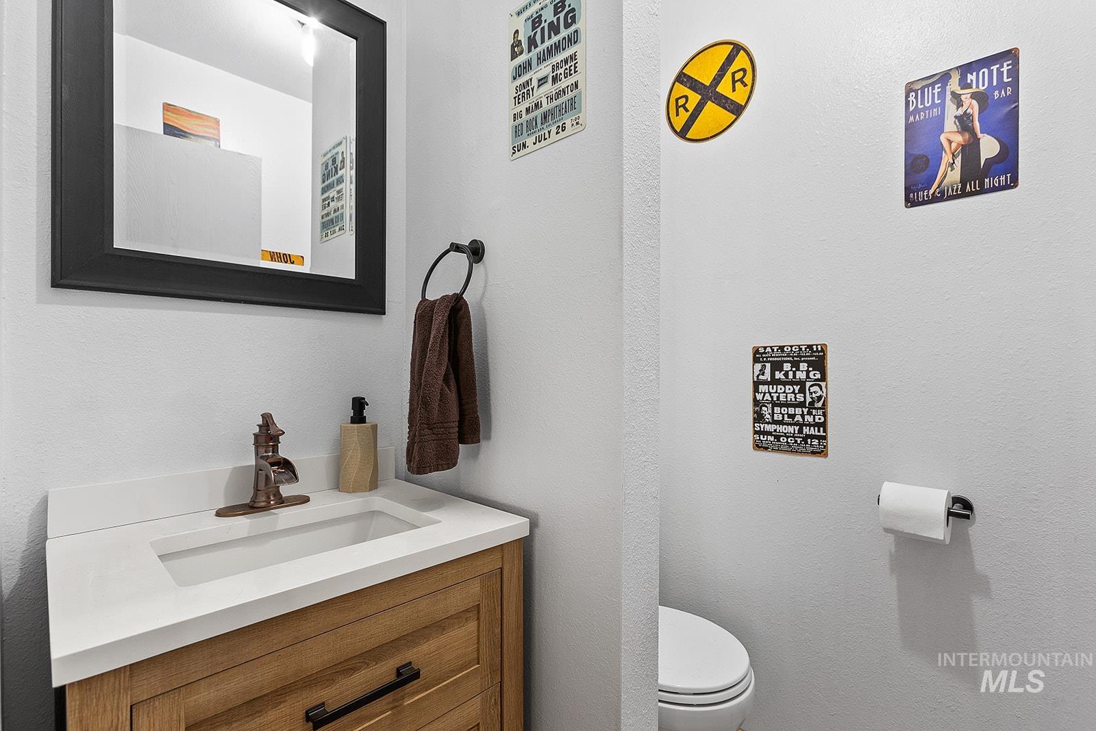 25314 Soldiers Meadow Road Winchester, ID 83555 - Photo 21 of 45 Half bath featuring vanity and a textured wall