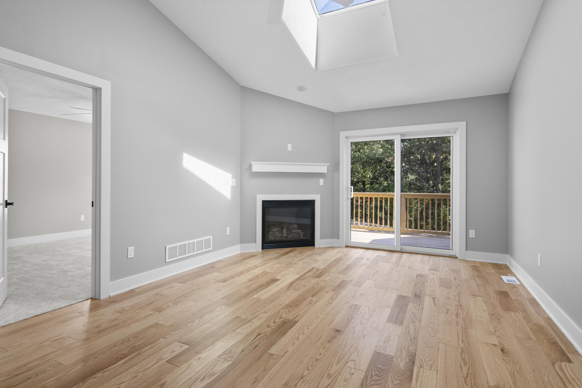 1941 Pine Ridge Drive Manistee, MI 49660 - Photo 15 of 46 Living room