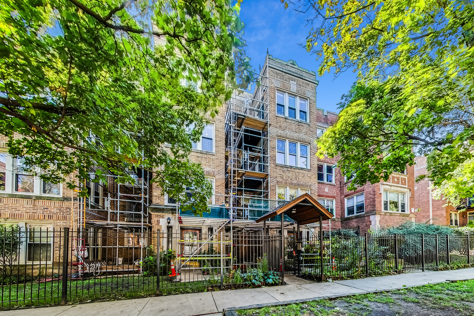 1637 West Pratt Blvd Unit 3W  