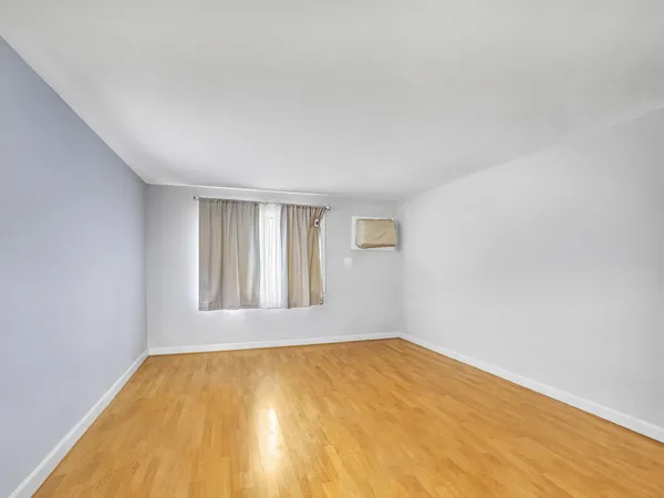 $204,900 | 191 North Waters Edge Drive, Unit 101, Glendale Heights, IL 60139