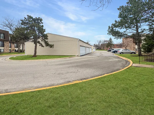 $204,900 | 191 North Waters Edge Drive, Unit 101, Glendale Heights, IL 60139