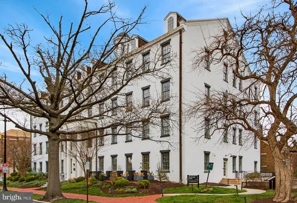 $800,000 | 515 North Washington Street, Unit 105, Alexandria, VA 22314