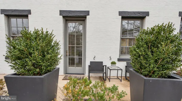 $800,000 | 515 North Washington Street, Unit 105, Alexandria, VA 22314
