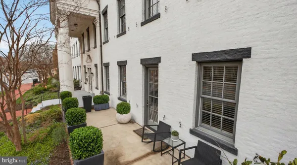$800,000 | 515 North Washington Street, Unit 105, Alexandria, VA 22314