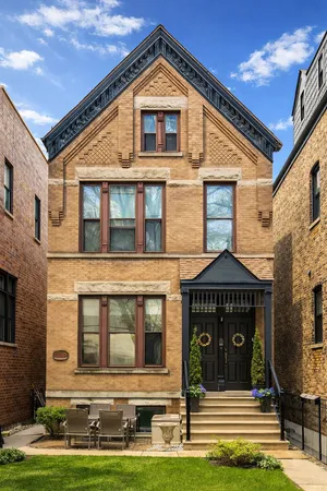 $2,495 | 2308 North Southport Avenue, Unit 3, Chicago, IL 60614