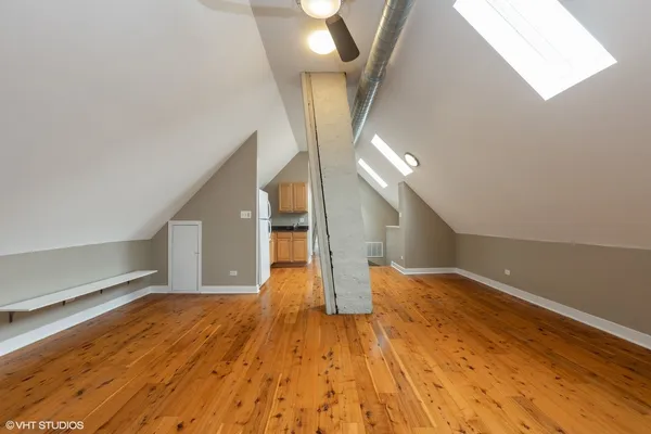 $2,495 | 2308 North Southport Avenue, Unit 3, Chicago, IL 60614
