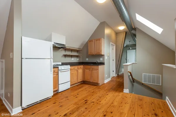 $2,495 | 2308 North Southport Avenue, Unit 3, Chicago, IL 60614