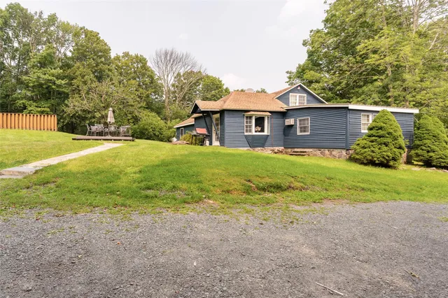 a view of a house with yard and tree s