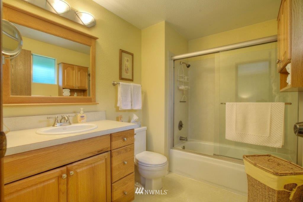 12828 Southeast 161st Street Renton, WA 98058 - Photo 11 of 19 Gallery Image 11