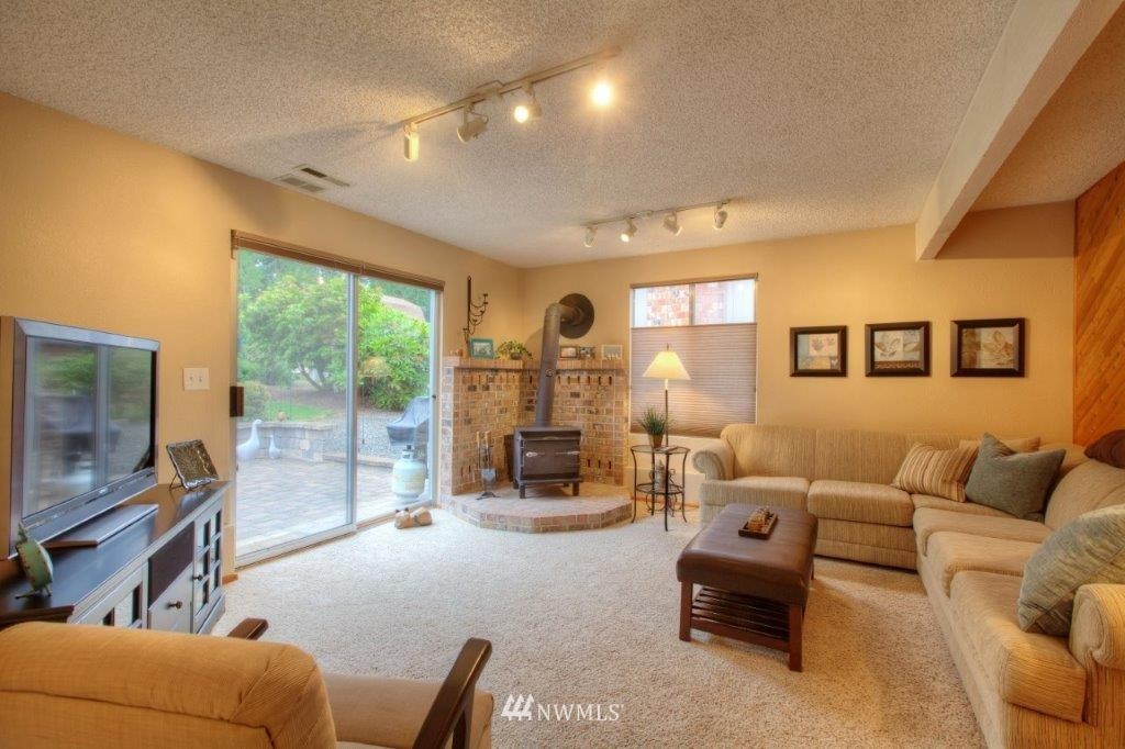 12828 Southeast 161st Street Renton, WA 98058 - Photo 12 of 19 Gallery Image 12