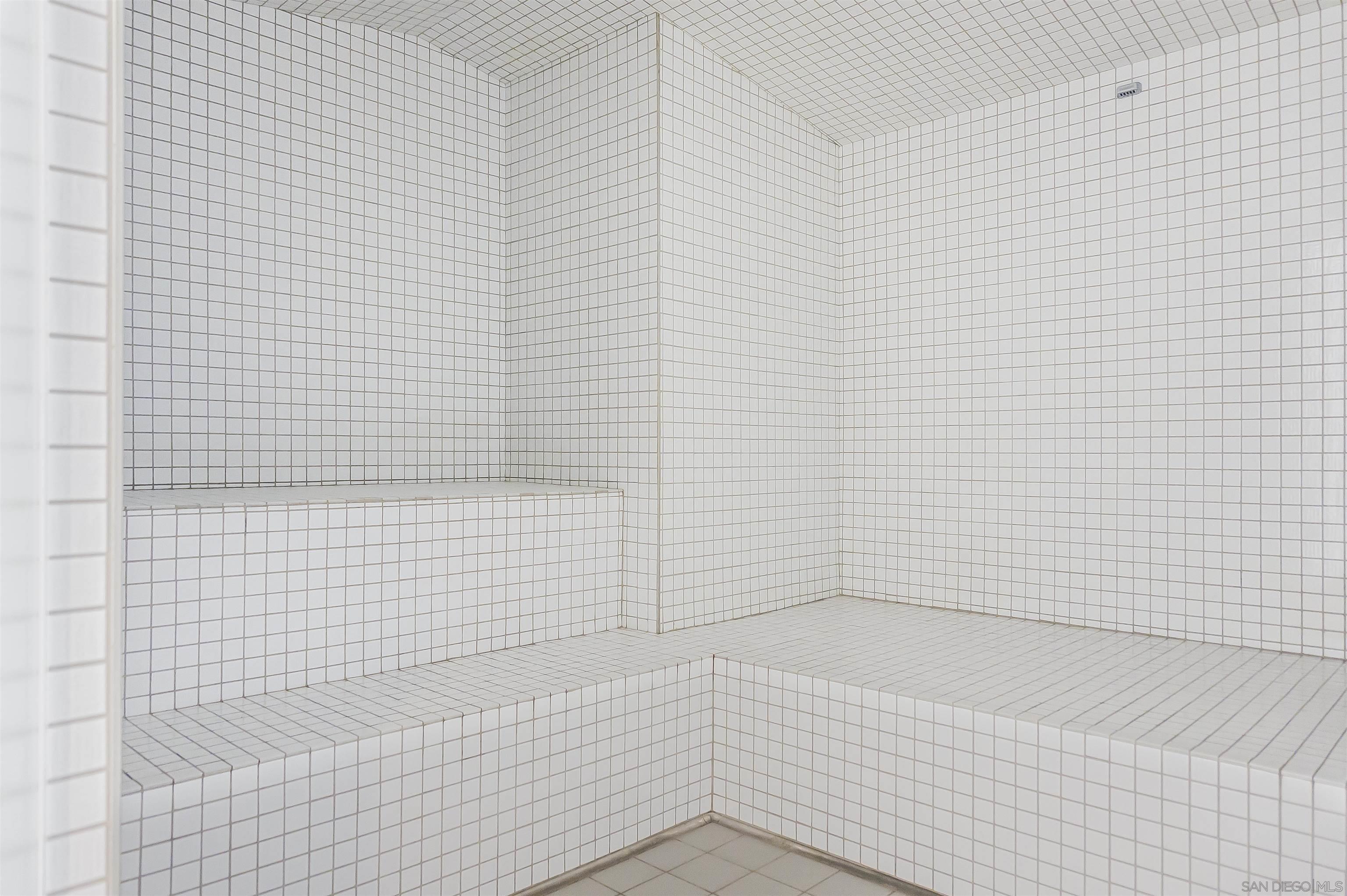 888 E Street, Unit 3602 San Diego, CA 92101 - Photo 36 of 51 a bathroom with a bathtub