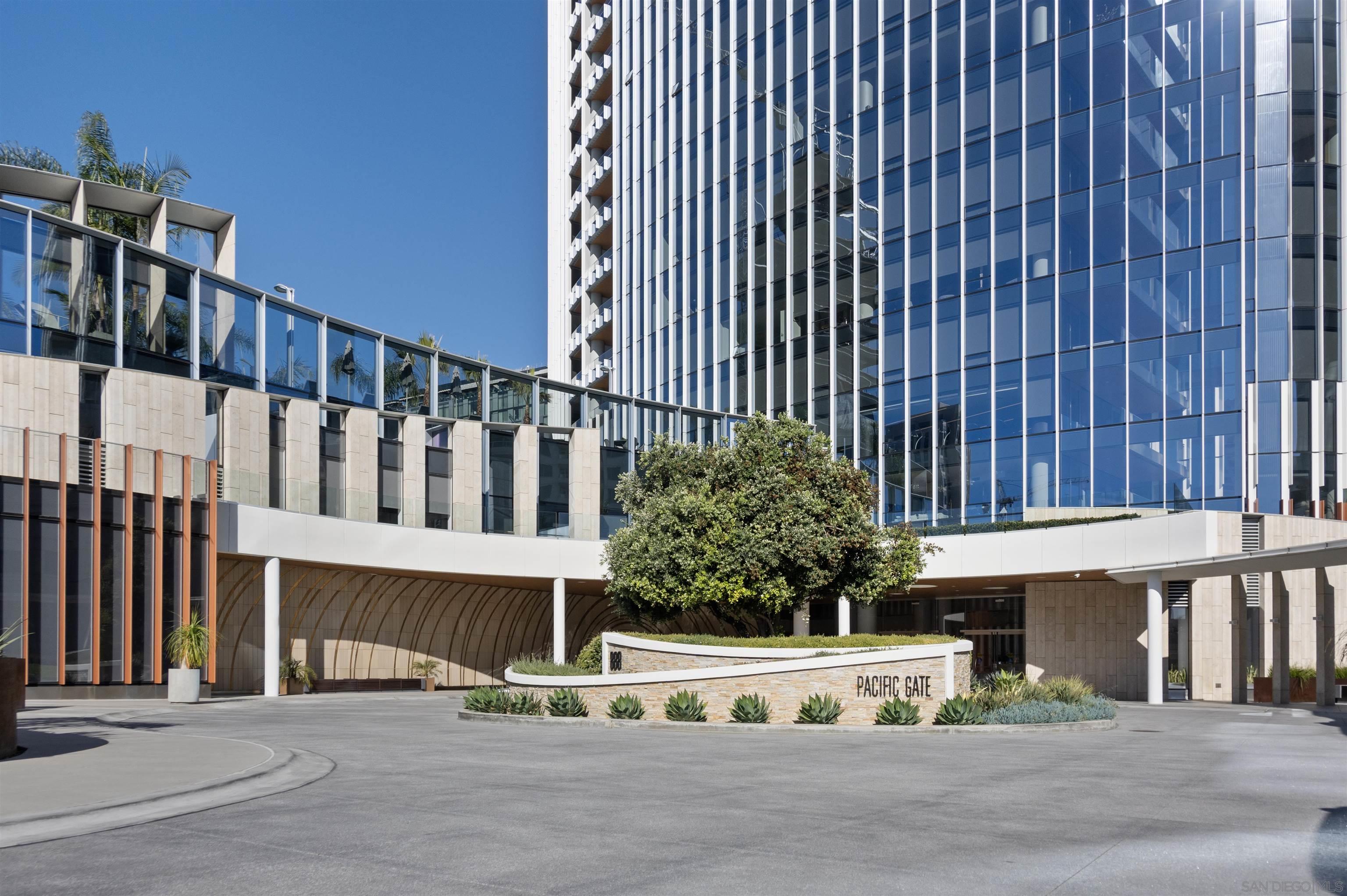 888 E Street, Unit 3602 San Diego, CA 92101 - Photo 49 of 51 a view of a building from a porch