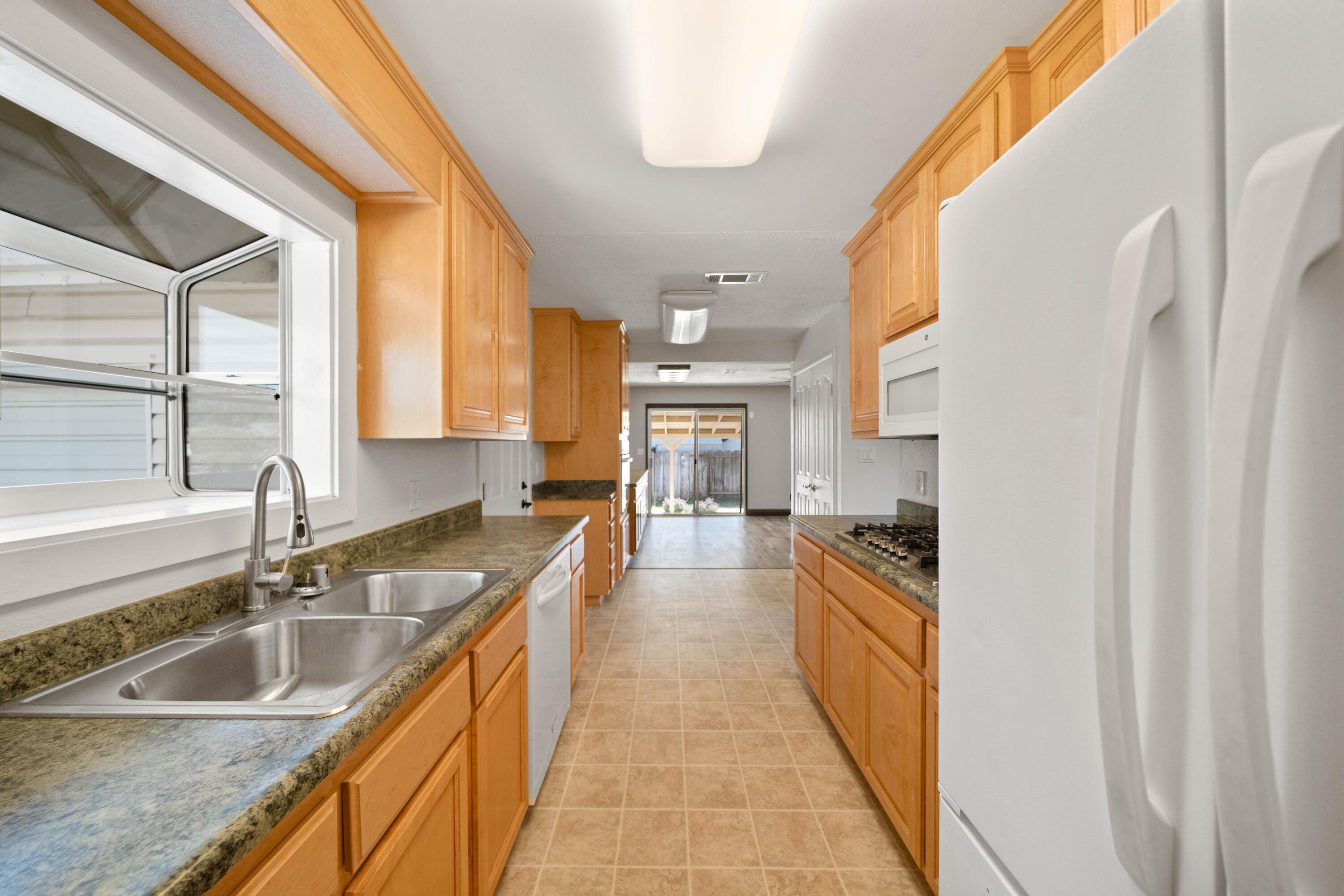 1530 Carmel Way Red Bluff, CA 96080 - Photo 9 of 36 IMG-08