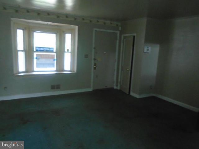 456 Stemmers Run Road Baltimore, MD 21221 - Photo 2 of 27 Living Room