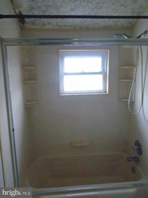 456 Stemmers Run Road Baltimore, MD 21221 - Photo 12 of 27 Bath