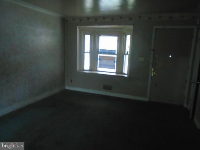 456 Stemmers Run Road Baltimore, MD 21221 - Photo 3 of 27 Living Room