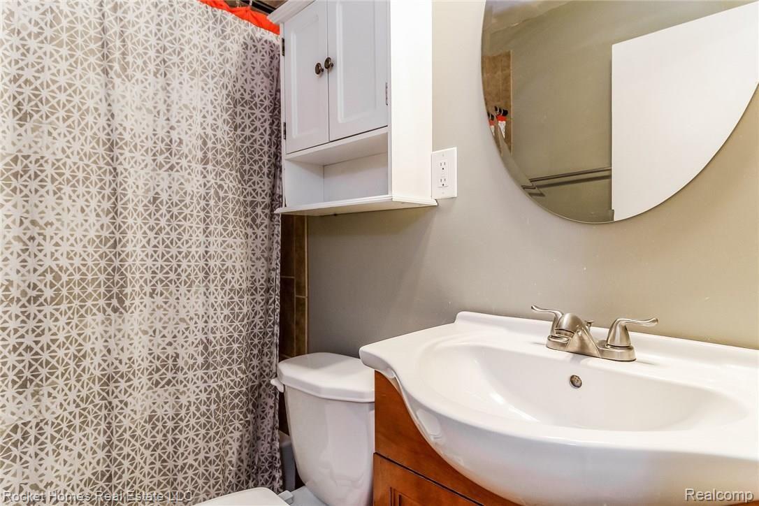 19981 Rensellor Street Livonia, MI 48152 - Photo 18 of 24 018-Bathroom-5572836-medium.jpg