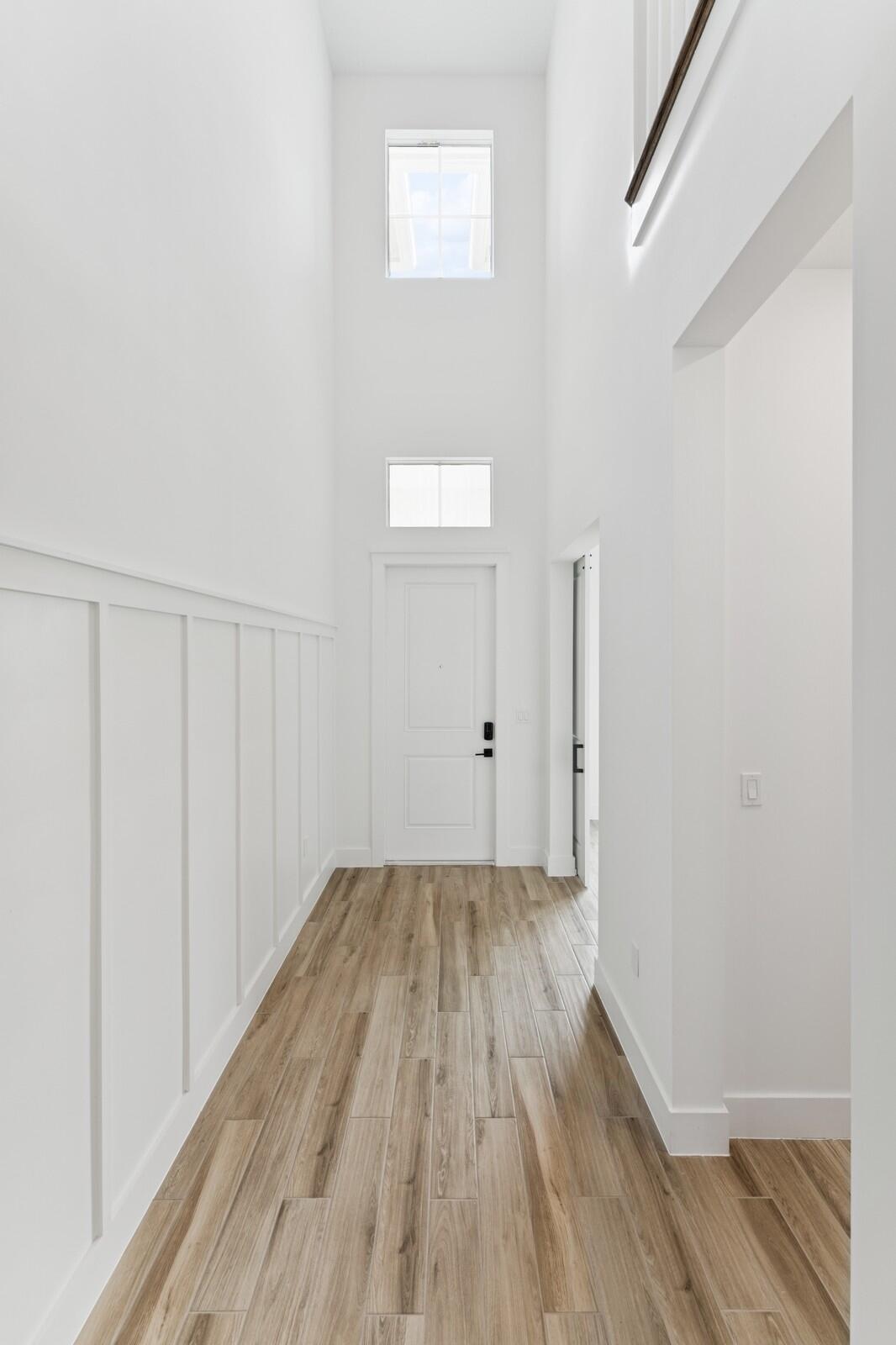 6750 Southeast Pine Drive, Unit 19 Stuart, FL 34997 - Photo 5 of 55 Foyer with Feature Wall