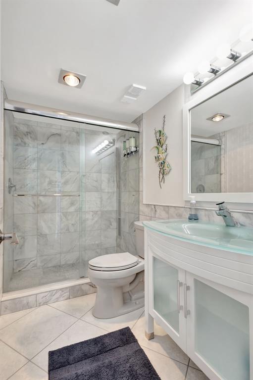 300 Ocean Trail Way, Unit 907 Jupiter, FL 33477 - Photo 28 of 42 a bathroom with a sink a toilet and shower