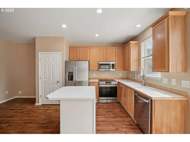 $339,900 | 5960 Southeast 15th Loop, Gresham, OR 97080