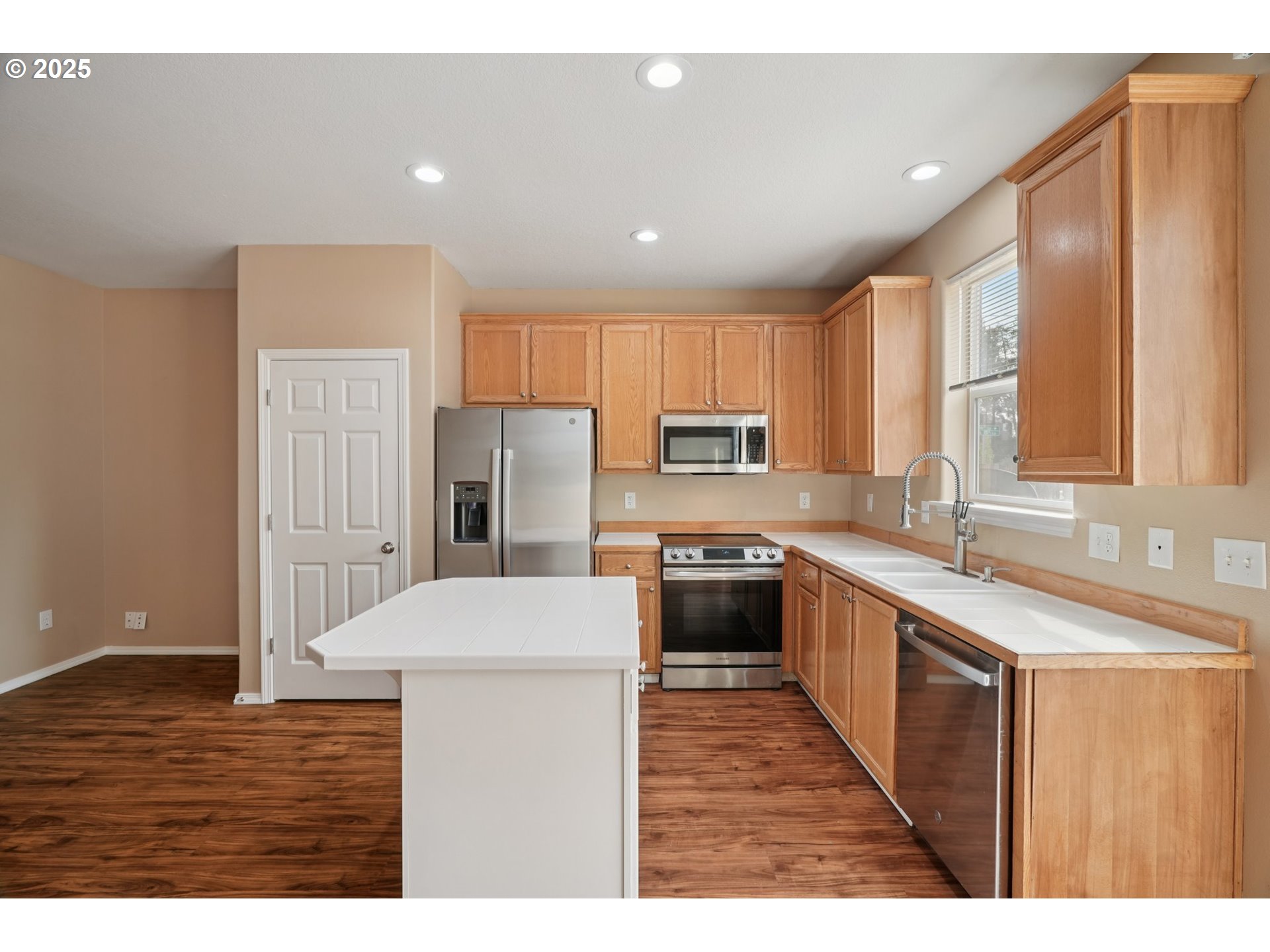 5960 Southeast 15th Loop Gresham, OR 97080 - Photo 21 of 45