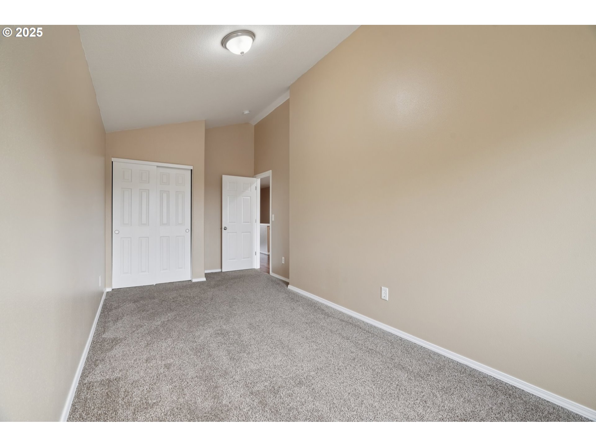 5960 Southeast 15th Loop Gresham, OR 97080 - Photo 32 of 45