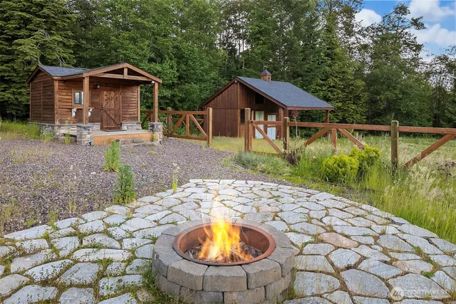 a view of outdoor space yard and balcony