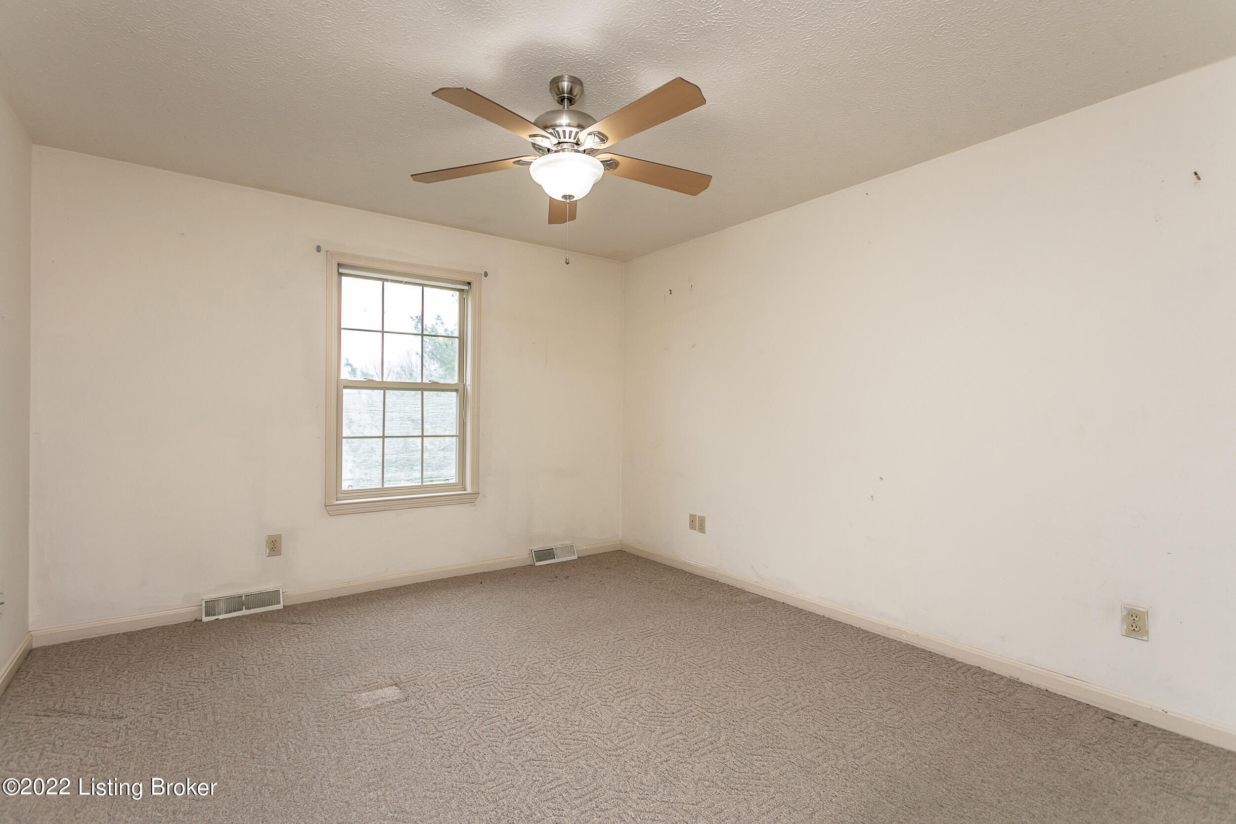881 Cheyenne Road Radcliff, KY 40160 - Photo 19 of 32 881Cheyenne019
