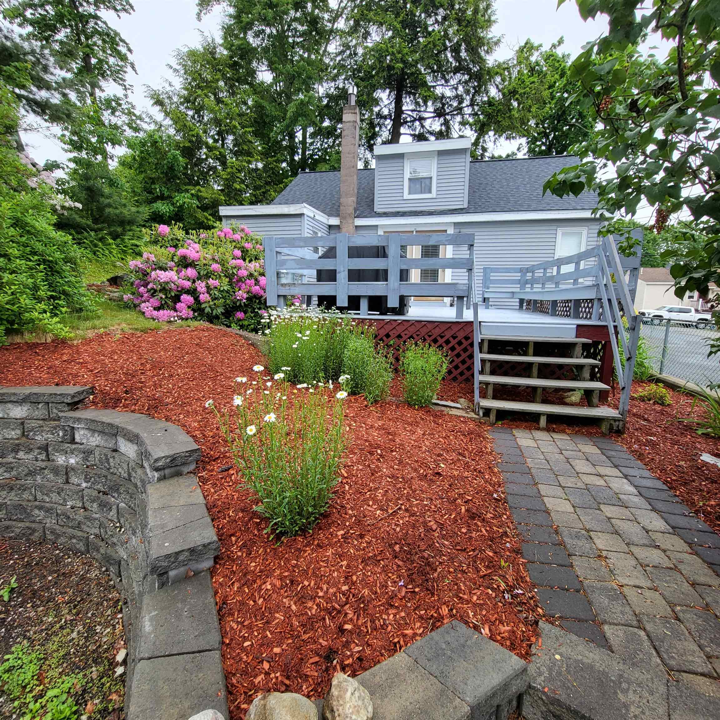 132 Chases Grove Road Derry, NH 03038 - Photo 1 of 40
