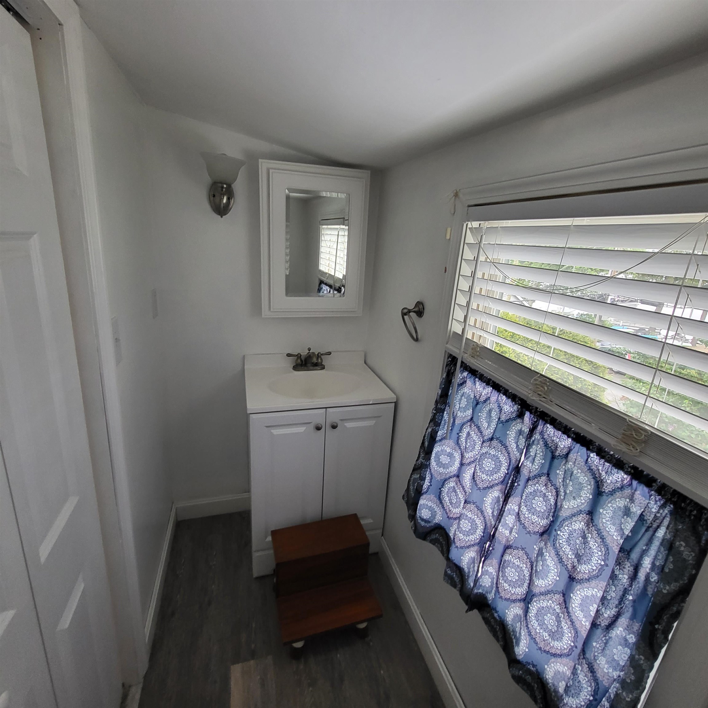 132 Chases Grove Road Derry, NH 03038 - Photo 25 of 40