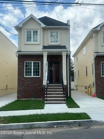 $779,900 | 138 Union Avenue | Mariners Harbor