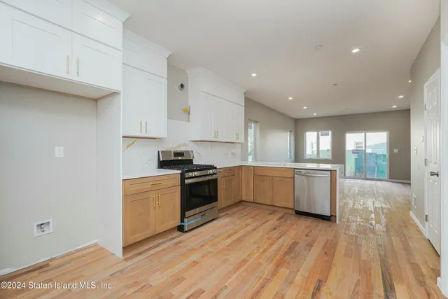 $779,900 | 138 Union Avenue | Mariners Harbor