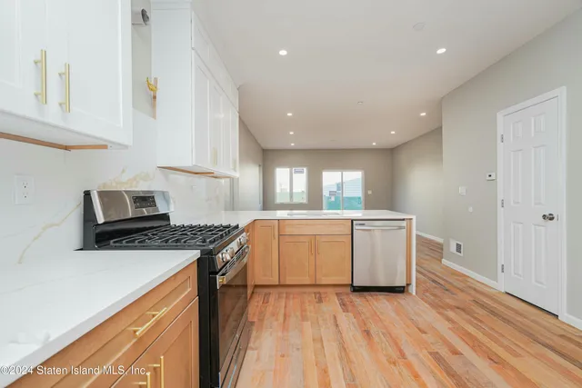 $779,900 | 138 Union Avenue | Mariners Harbor