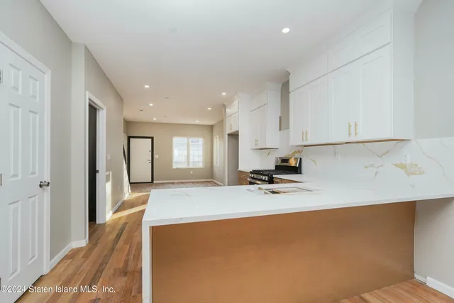 $779,900 | 138 Union Avenue | Mariners Harbor