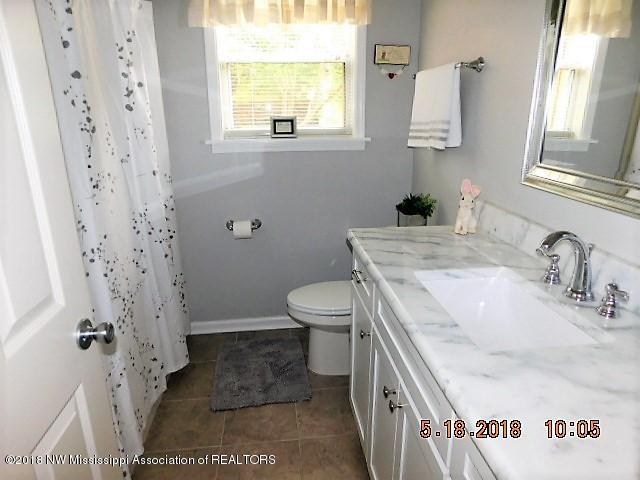 9530 Quail Road Olive Branch, MS 38654 - Photo 15 of 29 Hall Bath