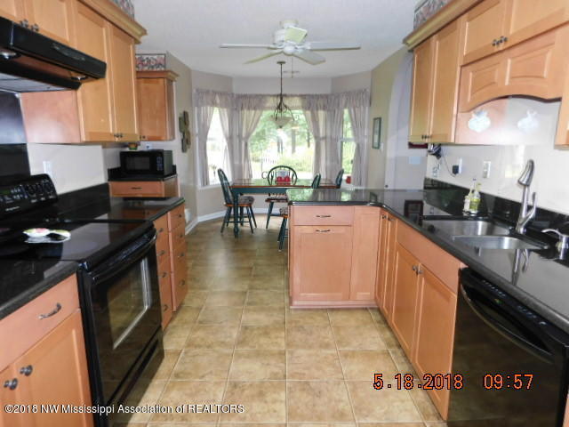 9530 Quail Road Olive Branch, MS 38654 - Photo 5 of 29 Kitchen & Breakfast Area
