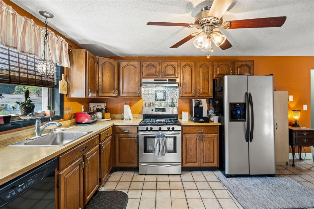 1 Staunton Road Groveland, MA 01834 - Photo 4 of 36 Gallery Image 4