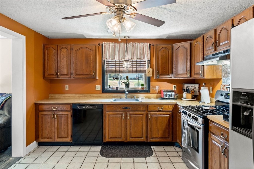 1 Staunton Road Groveland, MA 01834 - Photo 5 of 36 Gallery Image 5