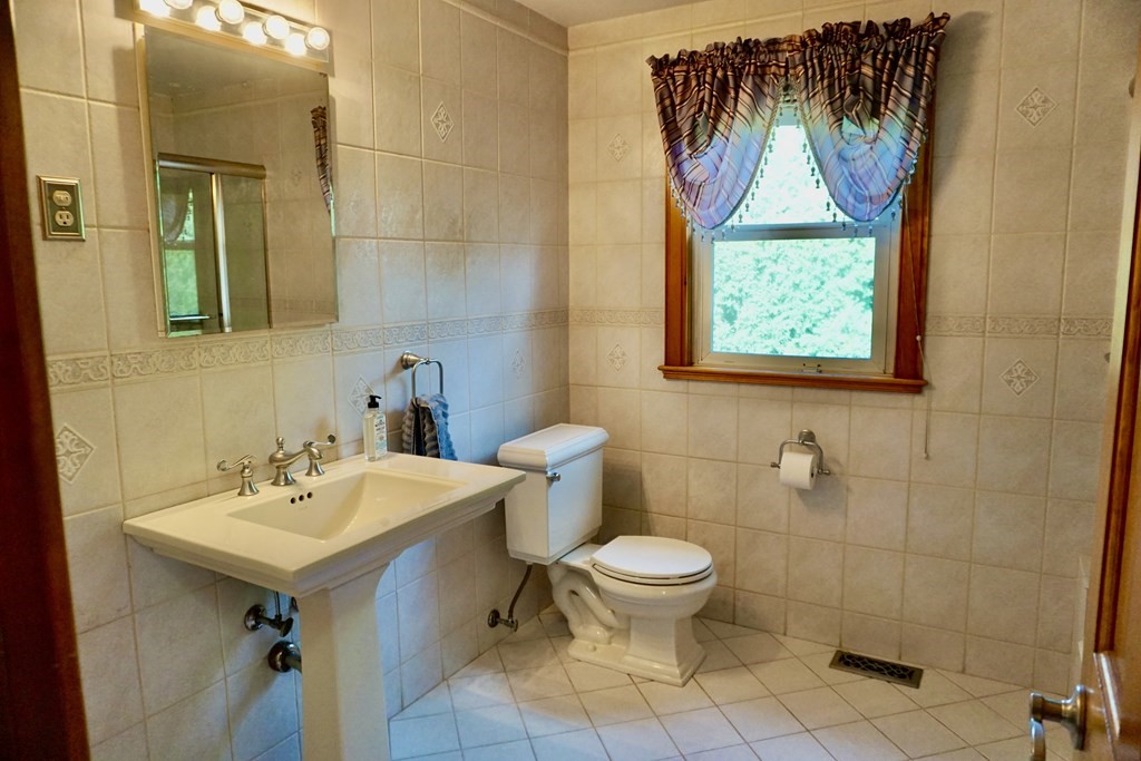 21 Chalmers Street Springfield, MA 01118 - Photo 13 of 27 Gallery Image 13