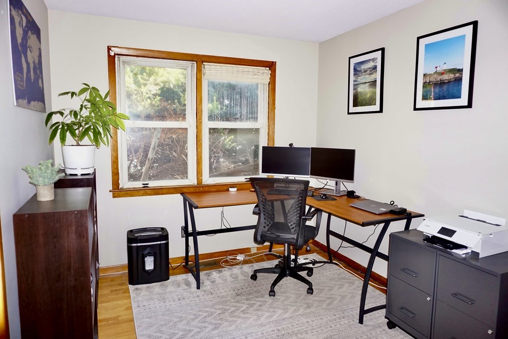 21 Chalmers Street Springfield, MA 01118 - Photo 17 of 27 Gallery Image 17