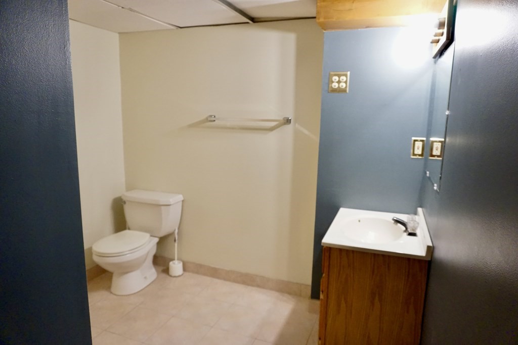 21 Chalmers Street Springfield, MA 01118 - Photo 23 of 27 Gallery Image 23