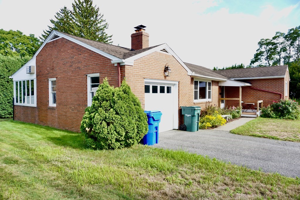 21 Chalmers Street Springfield, MA 01118 - Photo 3 of 27 Gallery Image 3