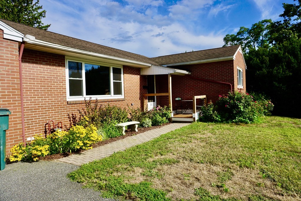 21 Chalmers Street Springfield, MA 01118 - Photo 6 of 27 Gallery Image 6