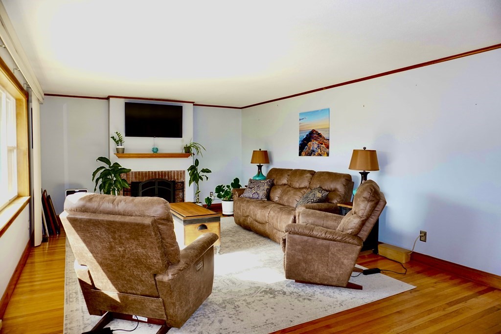 21 Chalmers Street Springfield, MA 01118 - Photo 7 of 27 Gallery Image 7