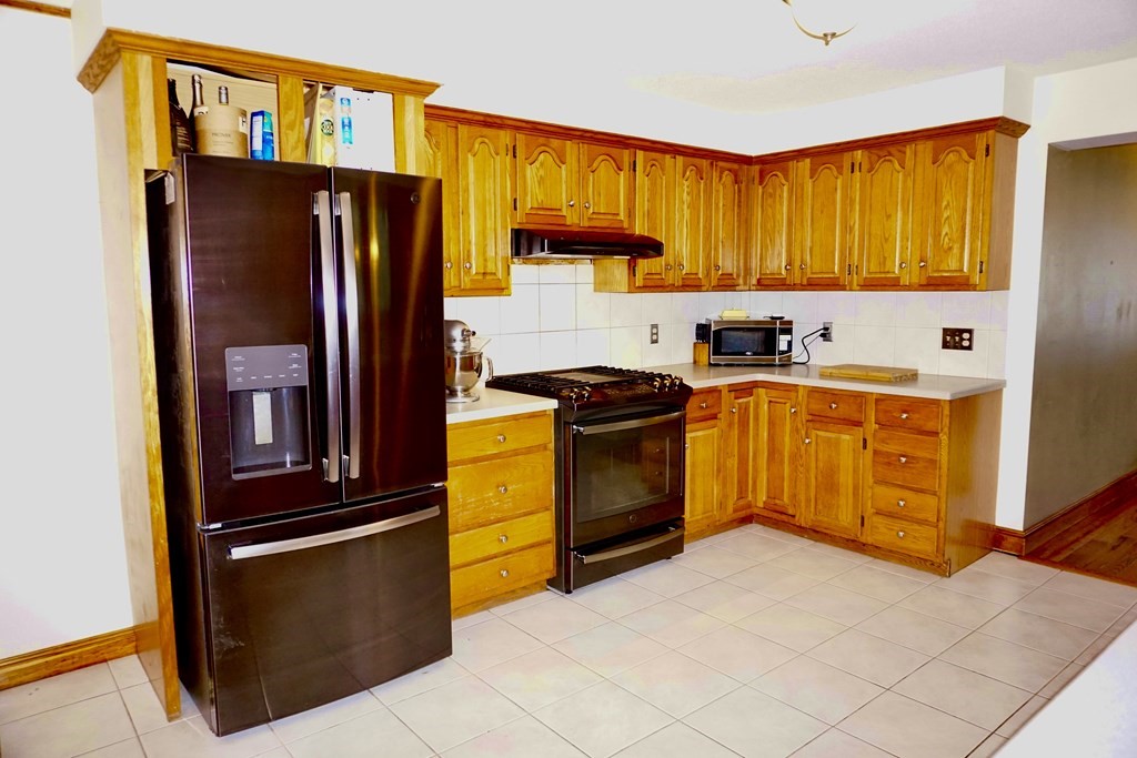 21 Chalmers Street Springfield, MA 01118 - Photo 10 of 27 Gallery Image 10