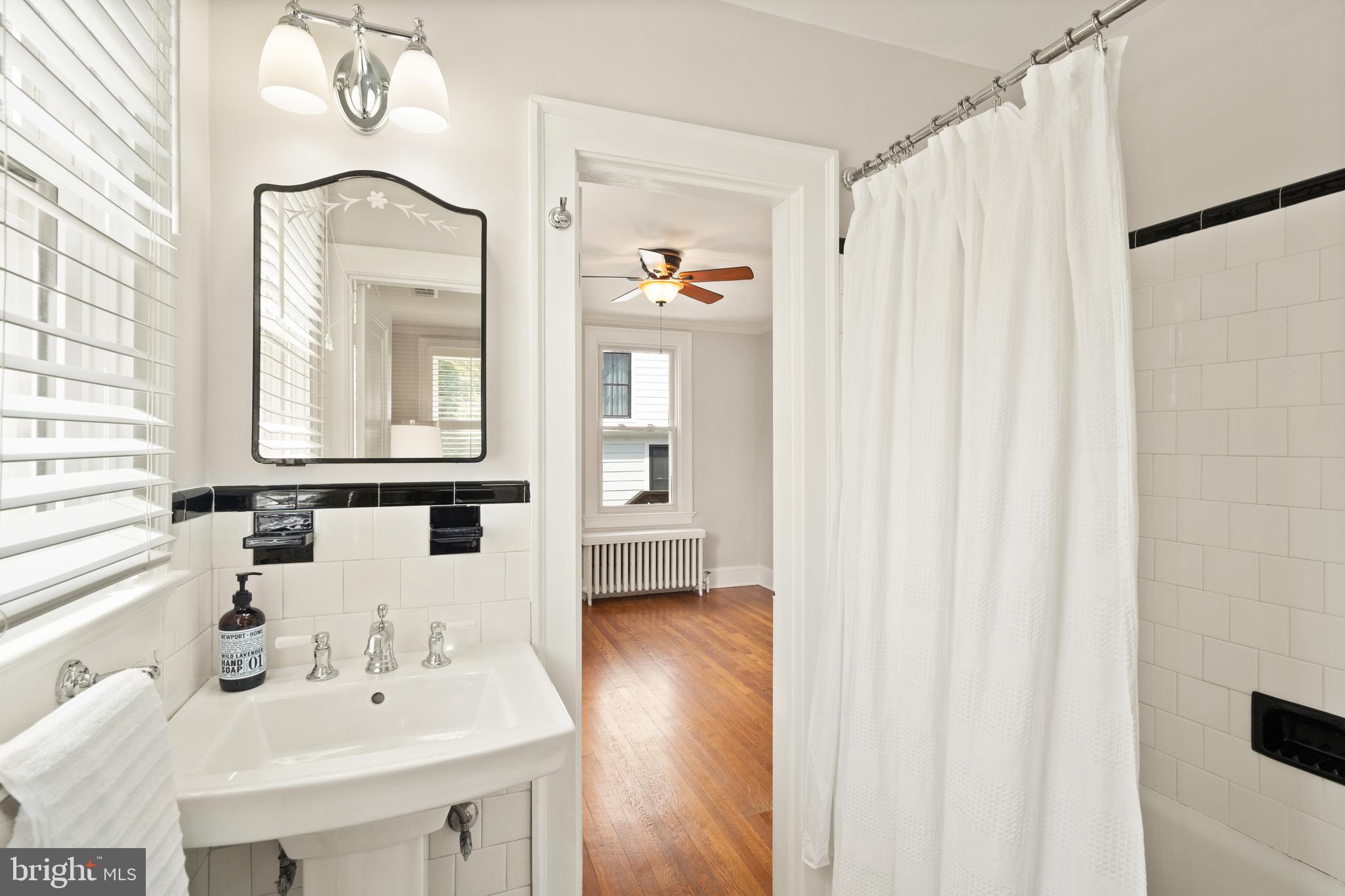 2712 South Arlington Ridge Road Arlington, VA 22206 - Photo 17 of 41 Full Bathroom on the main level