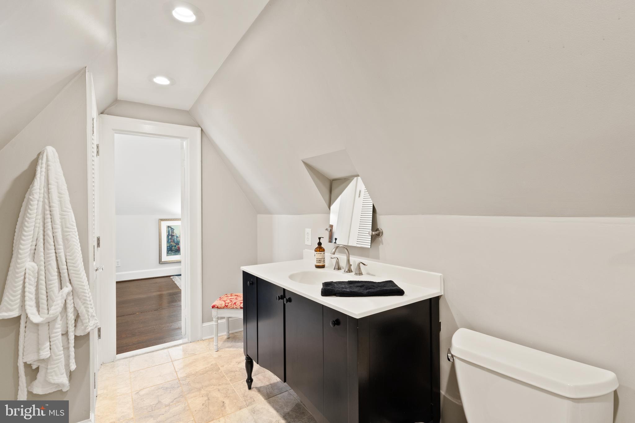 2712 South Arlington Ridge Road Arlington, VA 22206 - Photo 25 of 41 Expansive ensuite bathroom