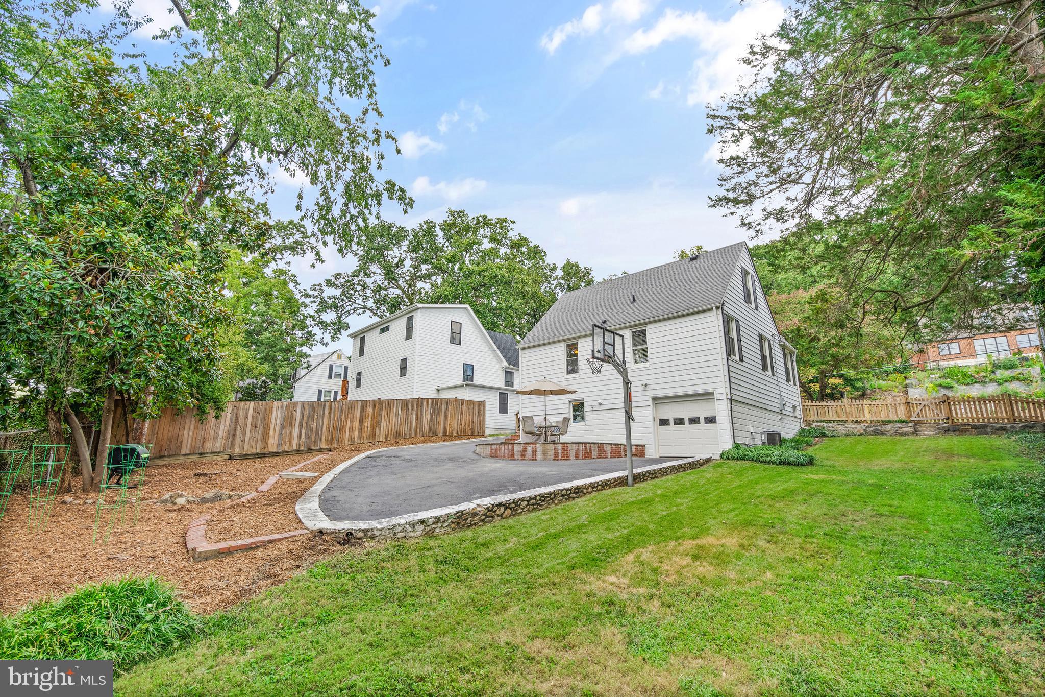2712 South Arlington Ridge Road Arlington, VA 22206 - Photo 37 of 41 Fully-fenced in front yard / 90% fenced back yard