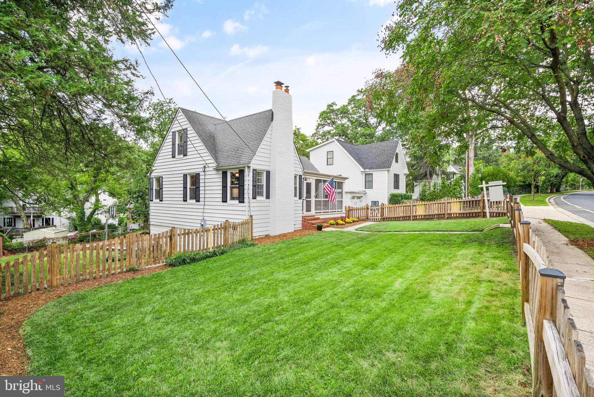 2712 South Arlington Ridge Road Arlington, VA 22206 - Photo 39 of 41 Perfect for outdoor entertaining, kids & puppies